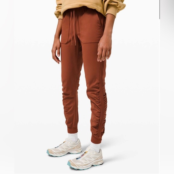 Lululemon women’s Beyond the Studio Jogger pants in Dark Terracotta size 4 - Picture 2 of 12